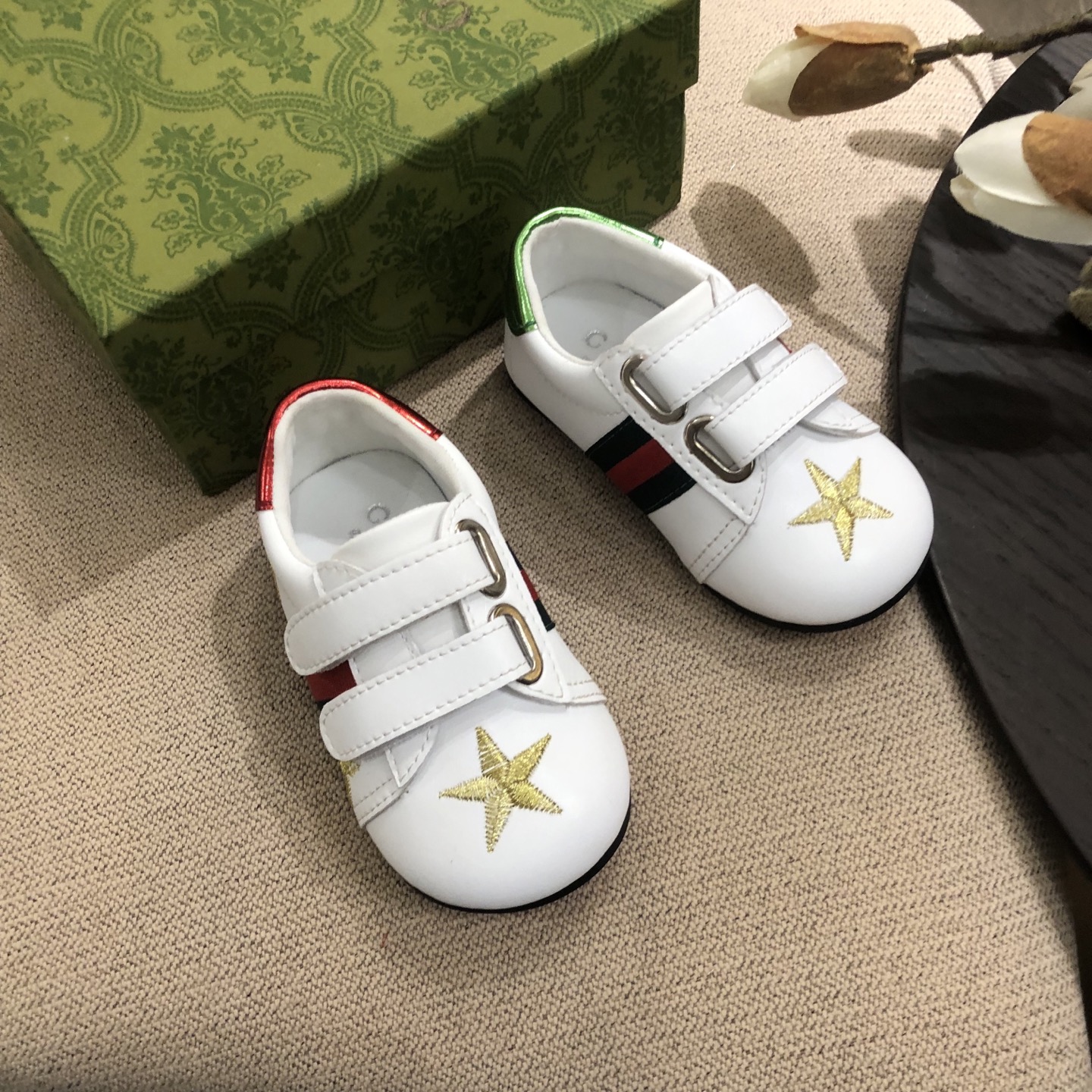 Children's shoes child